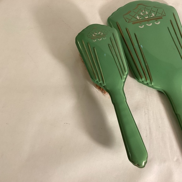 3piece colonial vanity set, brush, comb and mirror - Picture 2 of 7